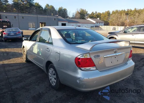 2006 Toyota Camry Le z USA, uszkodzony, nr VIN 4T1BE32K96U714720